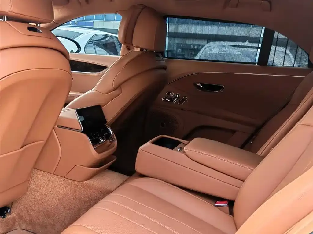 Bentley Flying Spur — фото 8