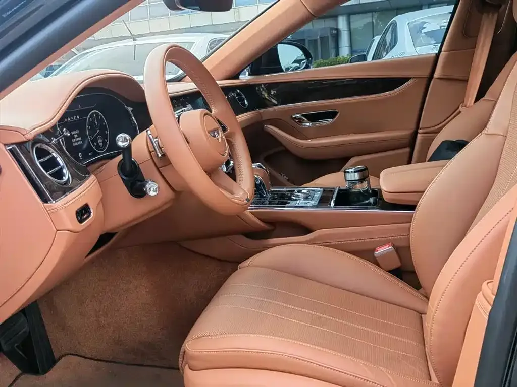 Bentley Flying Spur — фото 9