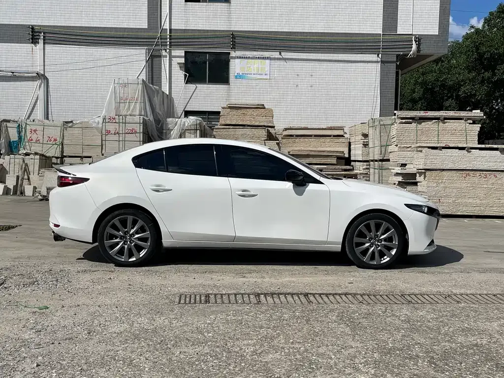 Mazda 3 Axela — фото 4
