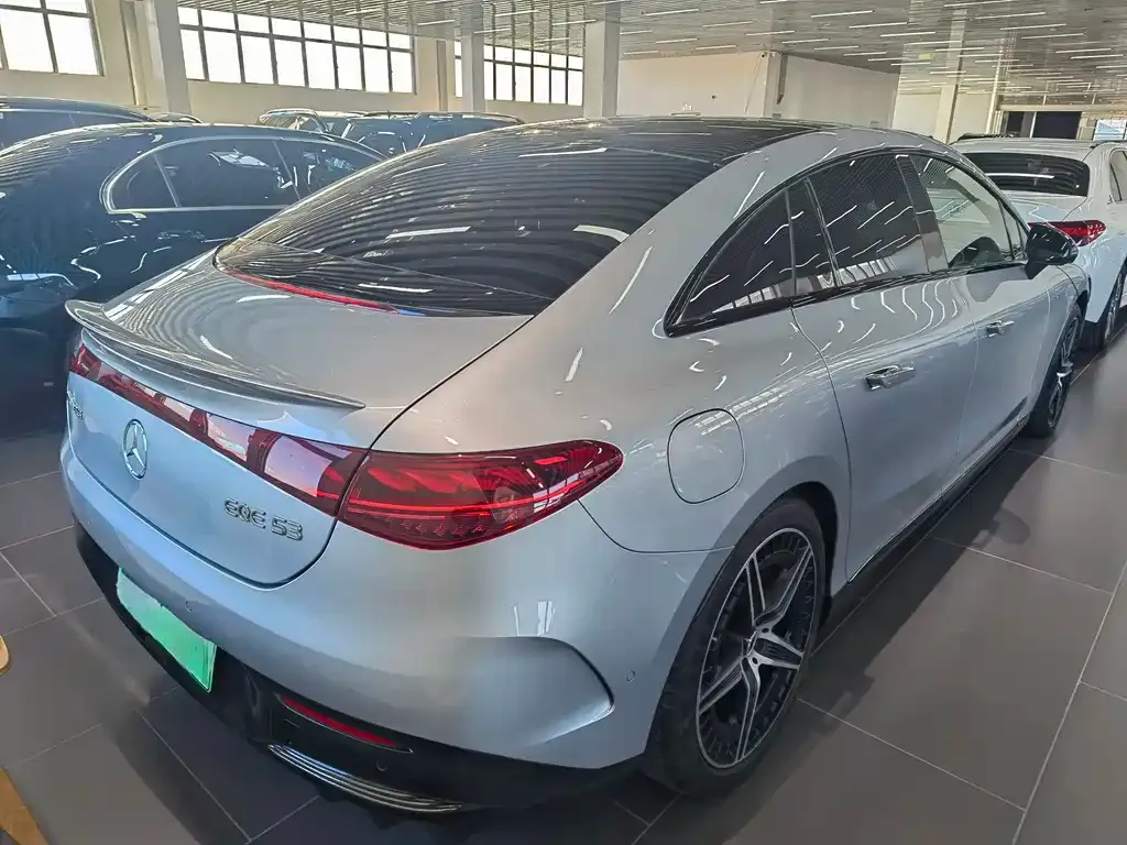 Mercedes-Benz EQE AMG — фото 2