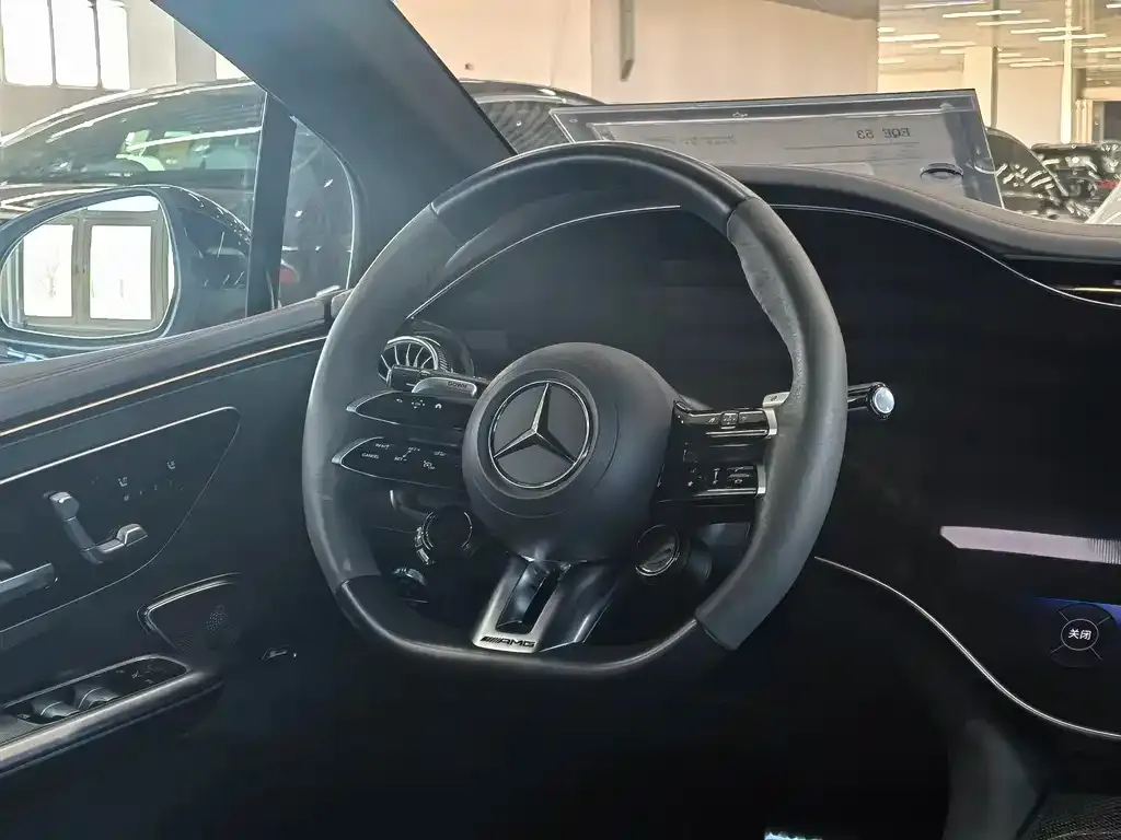 Mercedes-Benz EQE AMG — фото 6