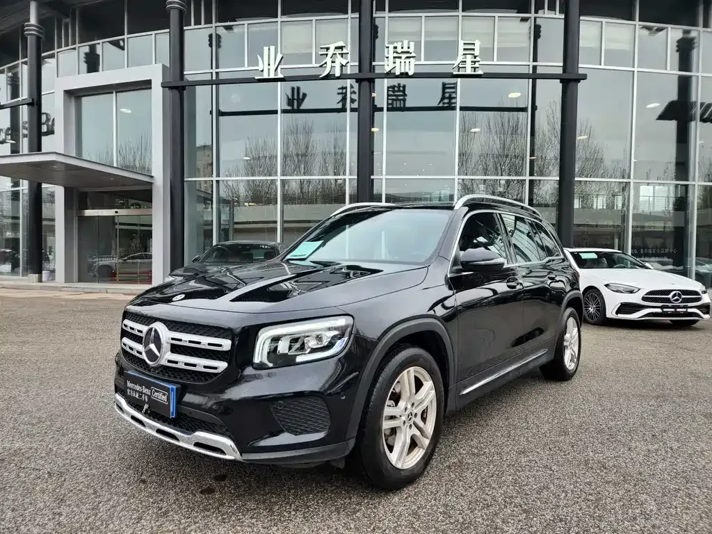 Mercedes-Benz GLB — фото 1
