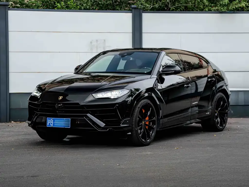 Lamborghini Urus — фото 1