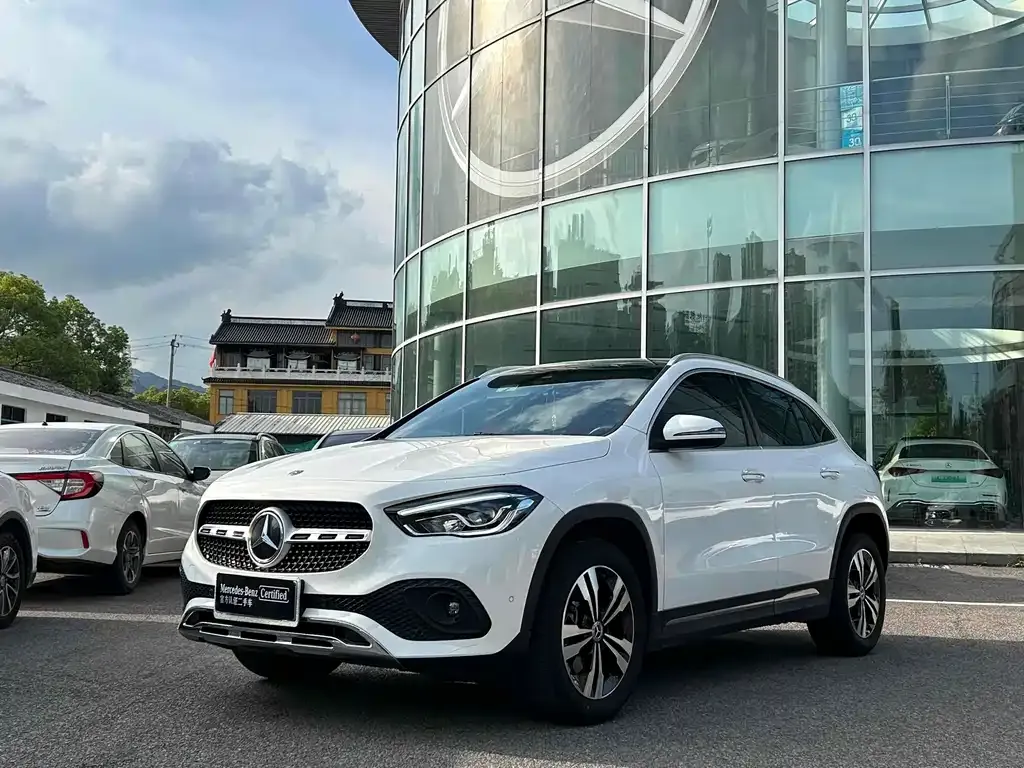 Mercedes-Benz GLA — фото 1