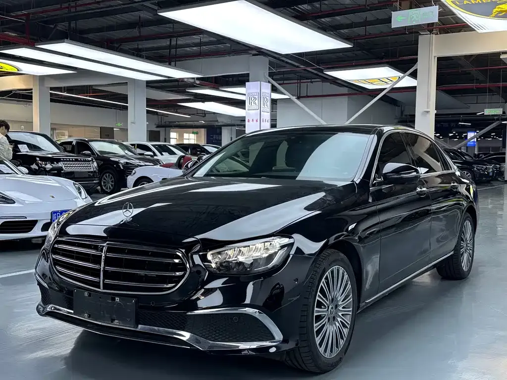 Mercedes-Benz E-Class — фото 1