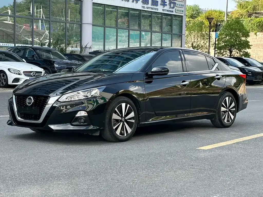 Nissan Teana — фото 1