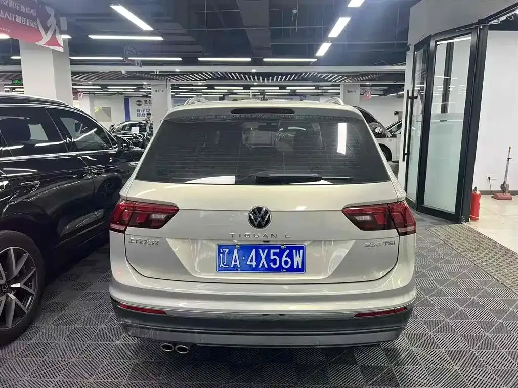 Volkswagen Tiguan L — фото 10