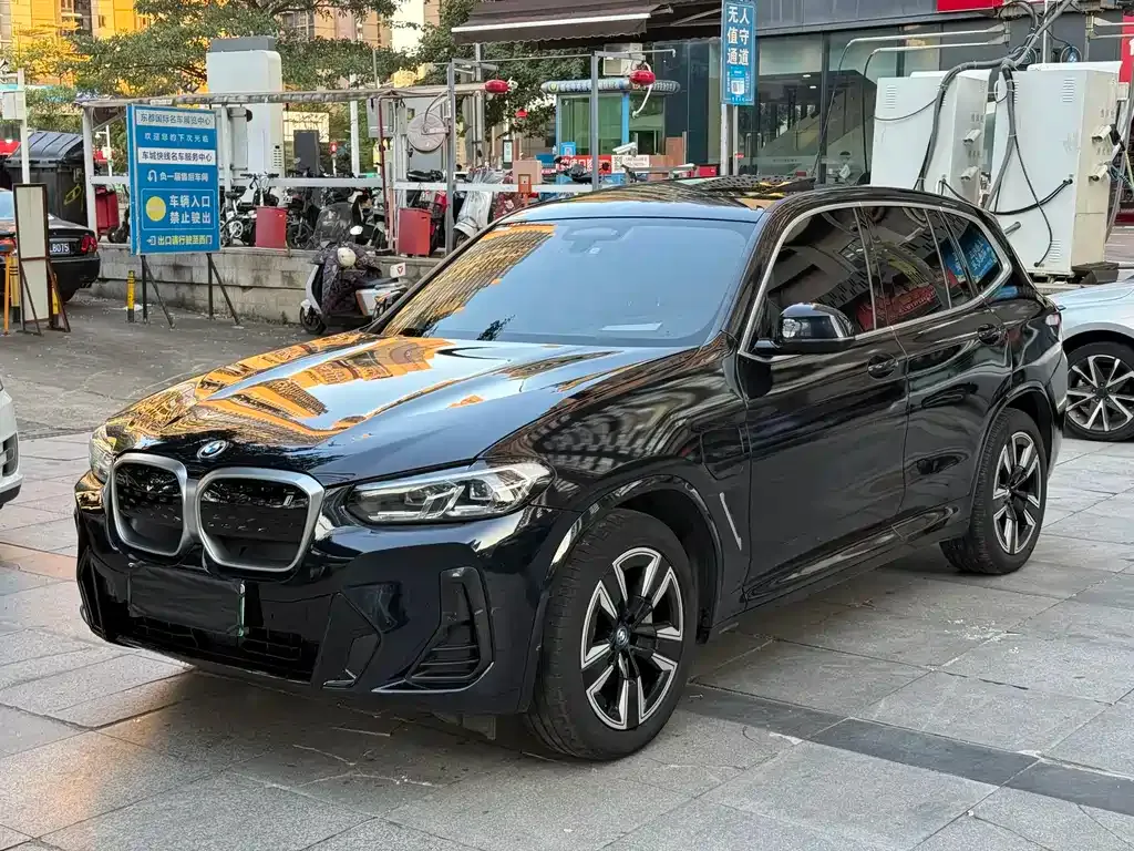 BMW iX3 — фото 1