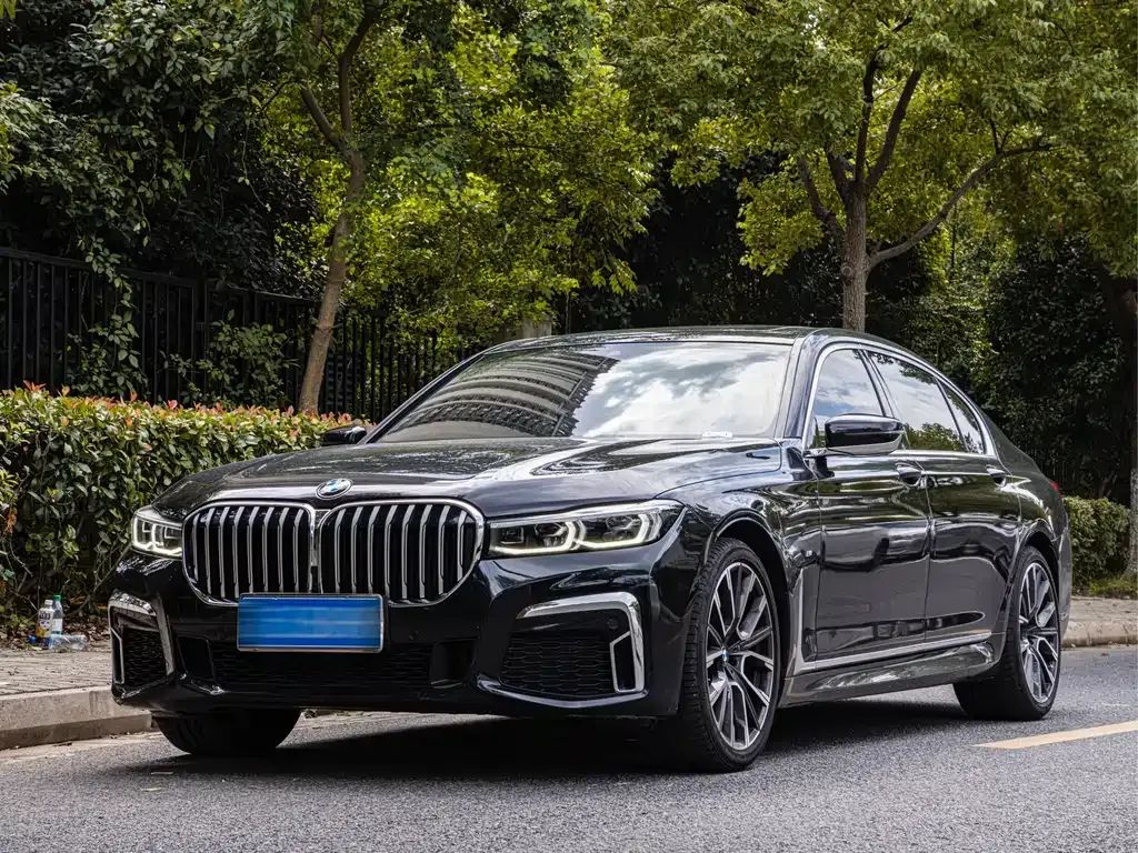 BMW 7 Series — фото 1