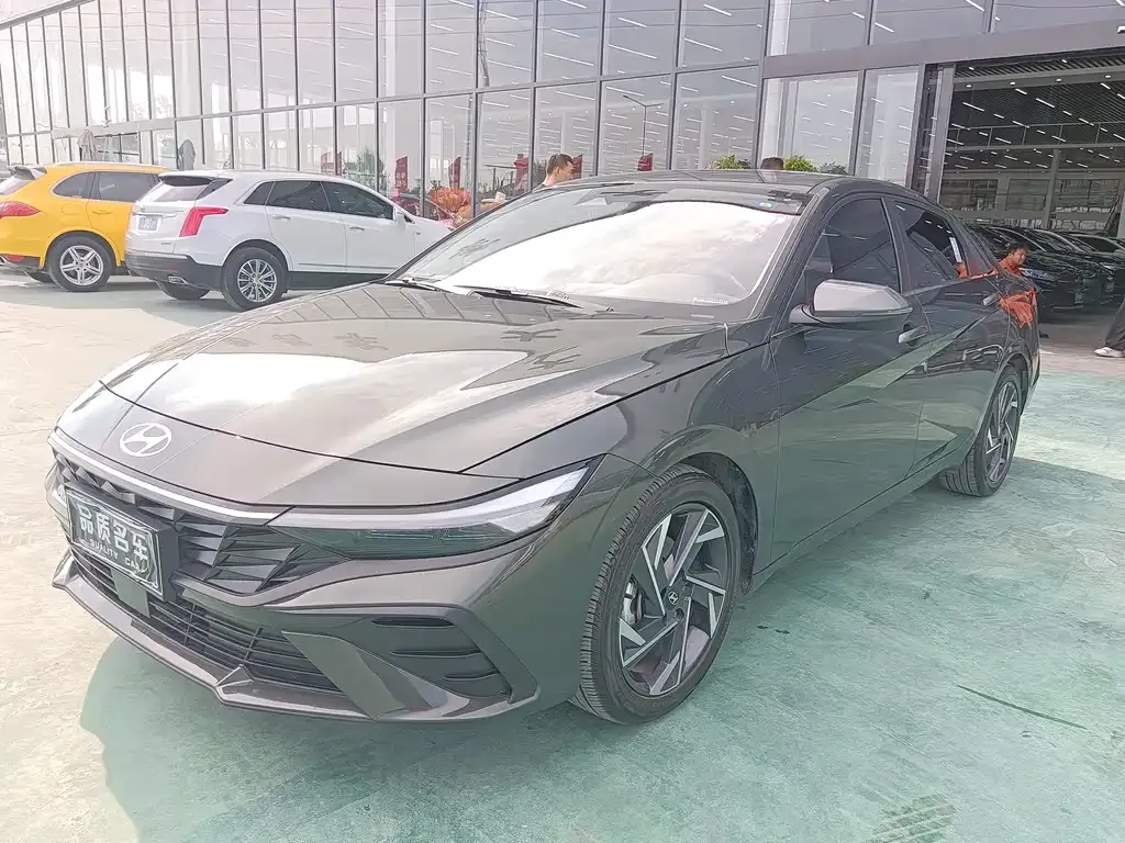 Hyundai Elantra — фото 1