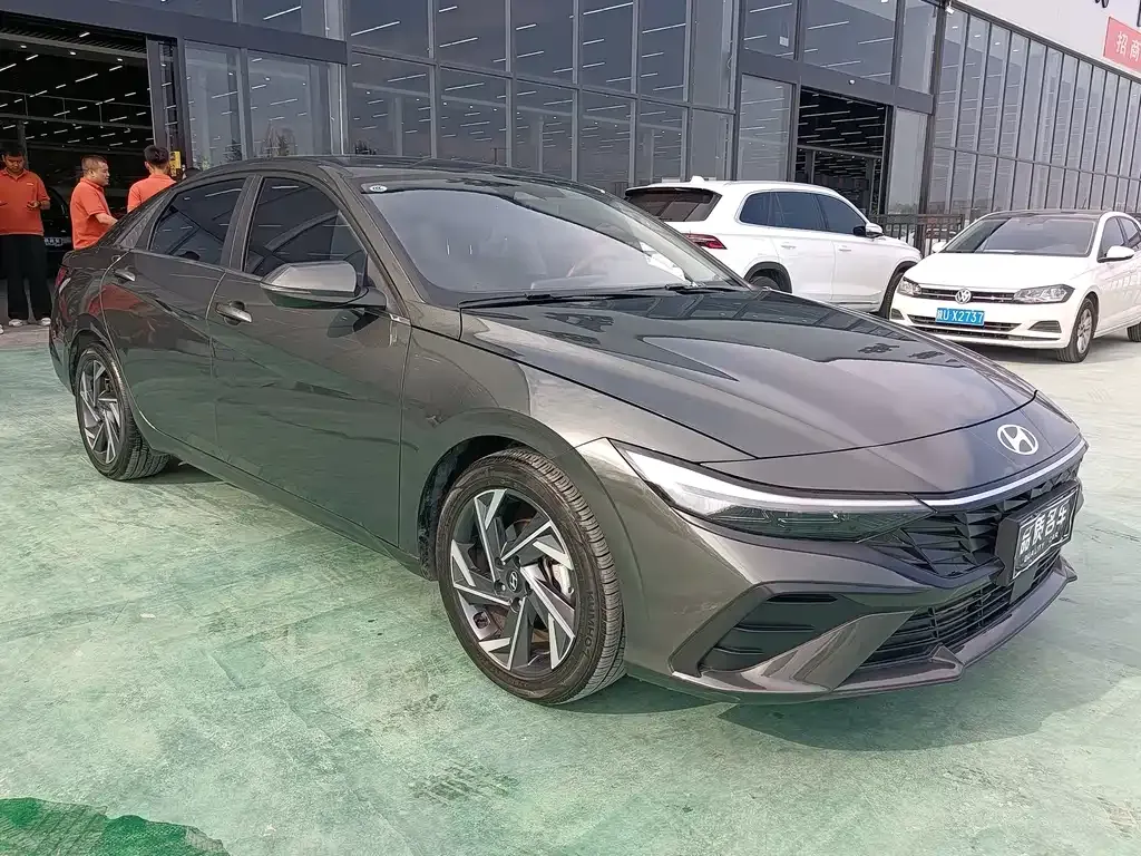 Hyundai Elantra — фото 2