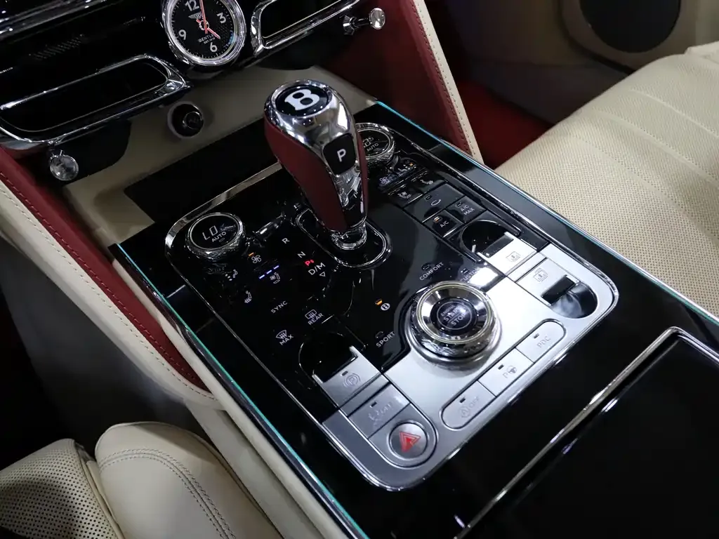 Bentley Flying Spur — фото 10