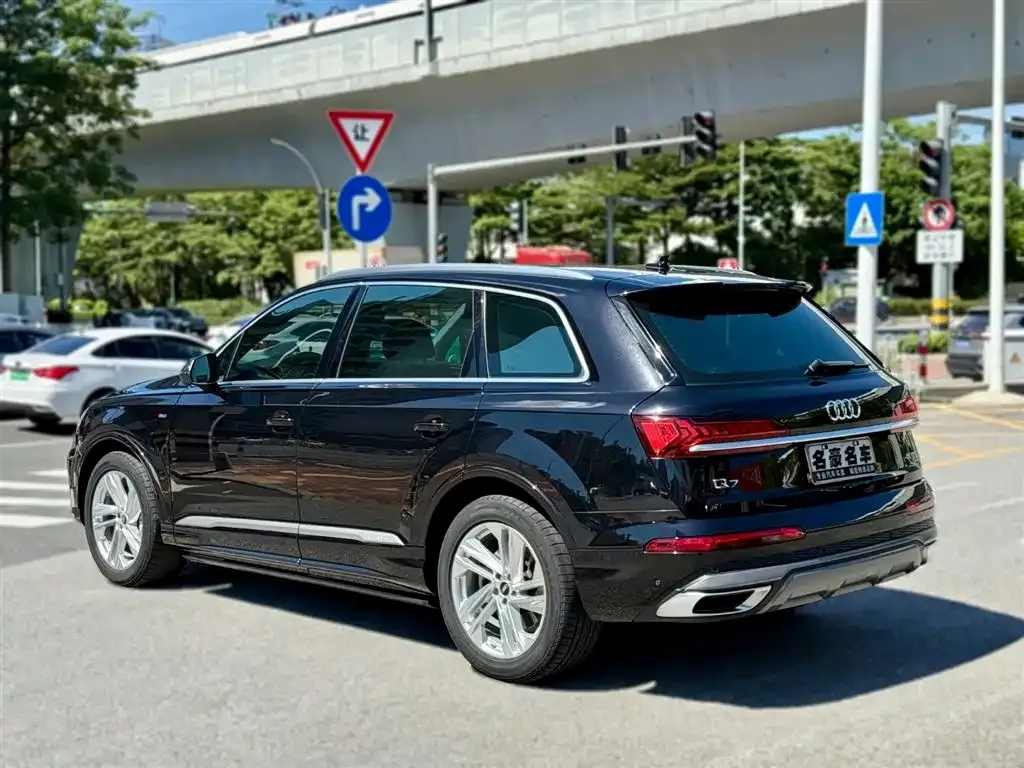 Audi Q7 — фото 4