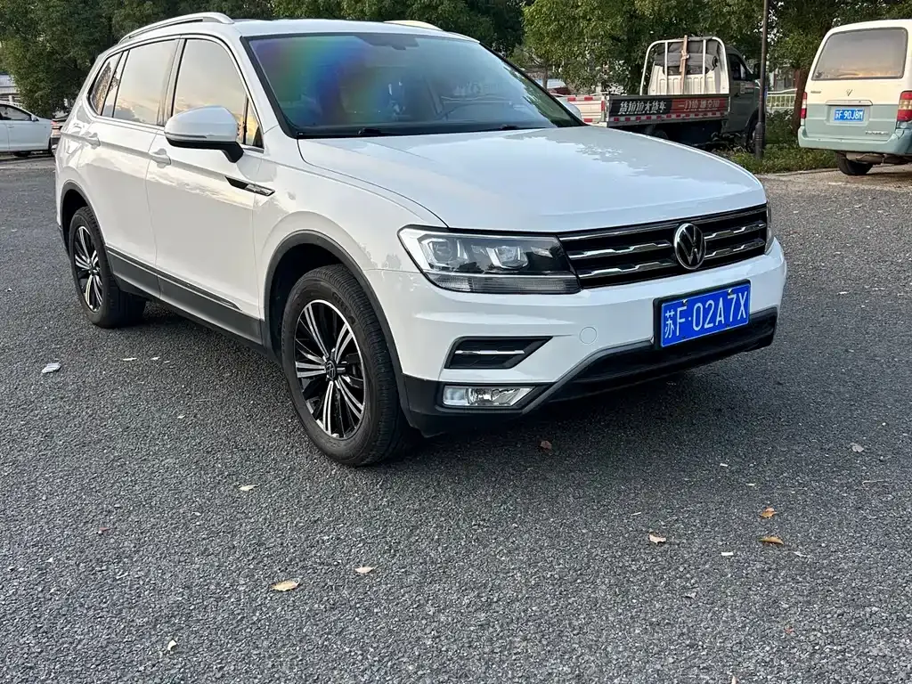 Volkswagen Tiguan L — фото 2