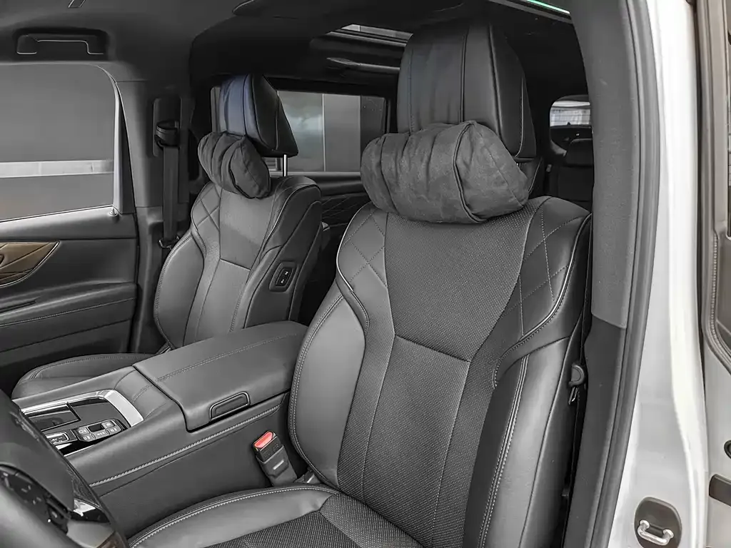 Toyota Vellfire — фото 10