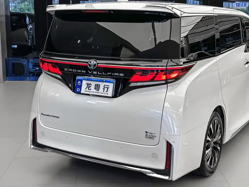 Toyota Vellfire — фото 6
