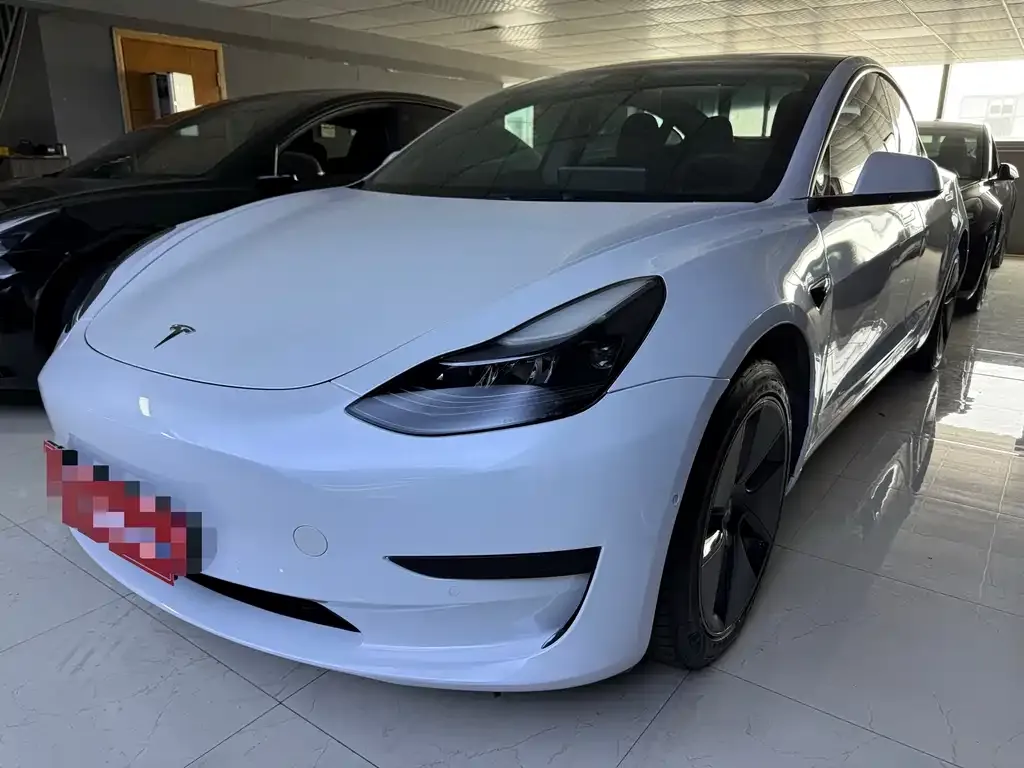Tesla Model 3 — фото 1
