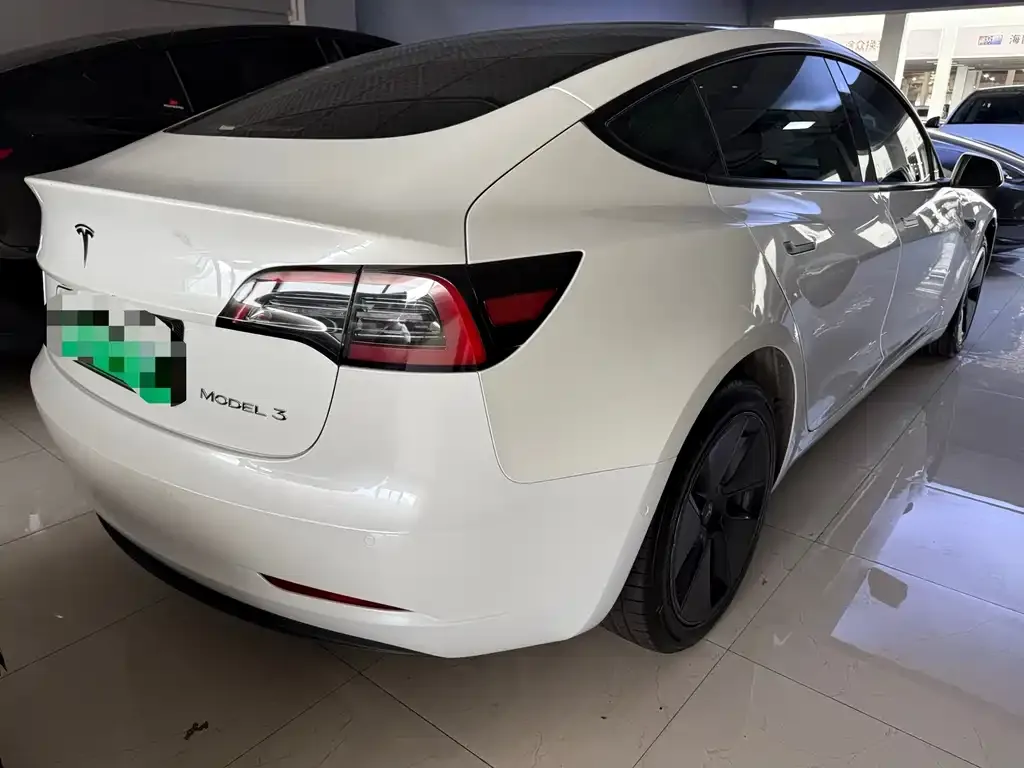 Tesla Model 3 — фото 4