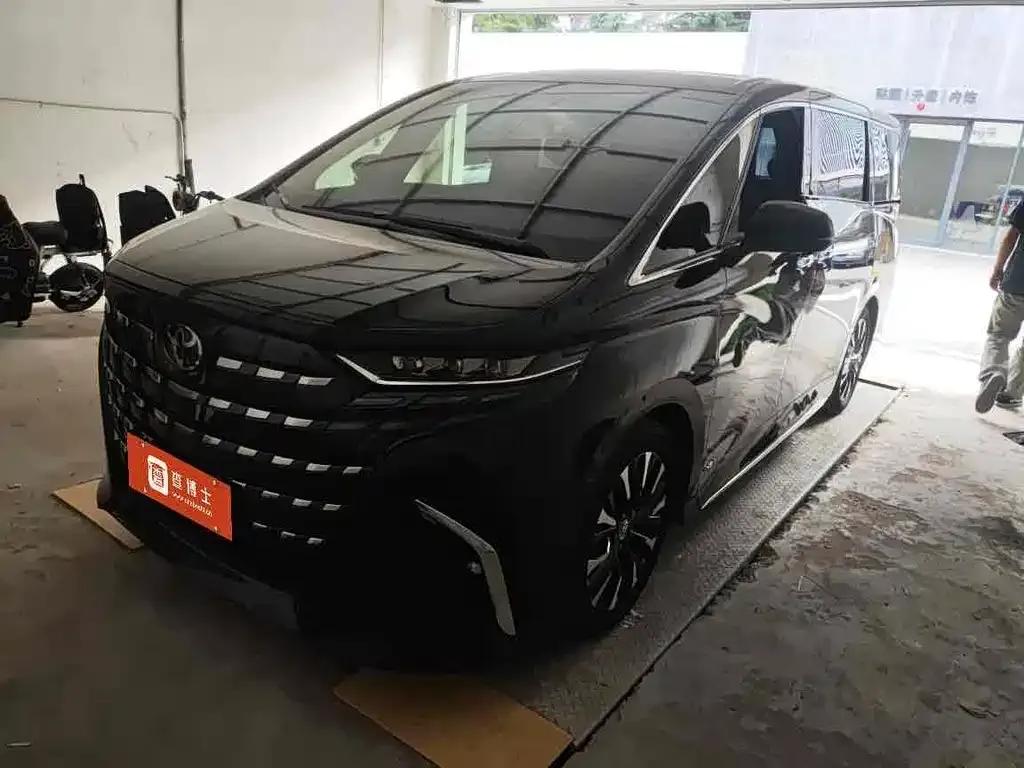 Toyota Alphard — фото 2