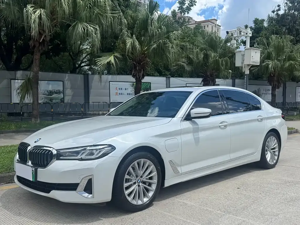 BMW 5 Series New Energy — фото 1