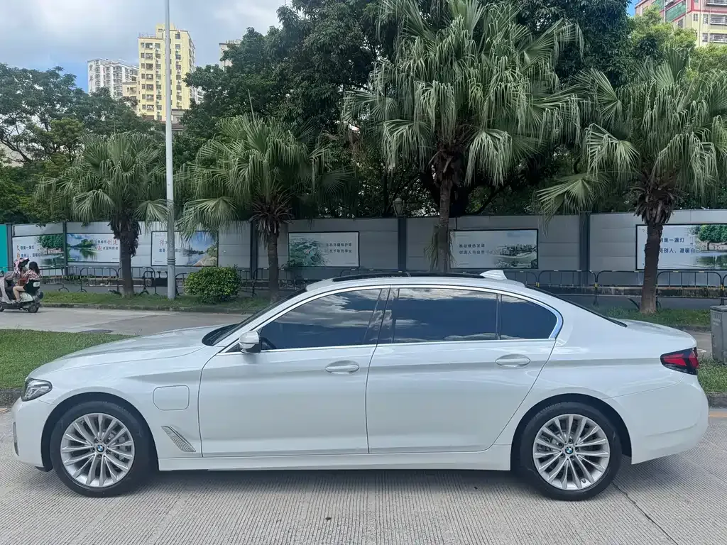 BMW 5 Series New Energy — фото 7