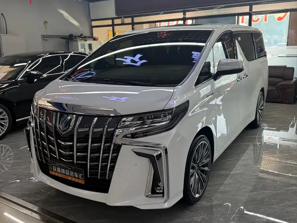 Toyota Alphard — фото 2