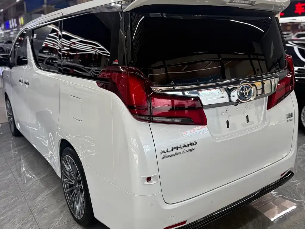 Toyota Alphard — фото 7