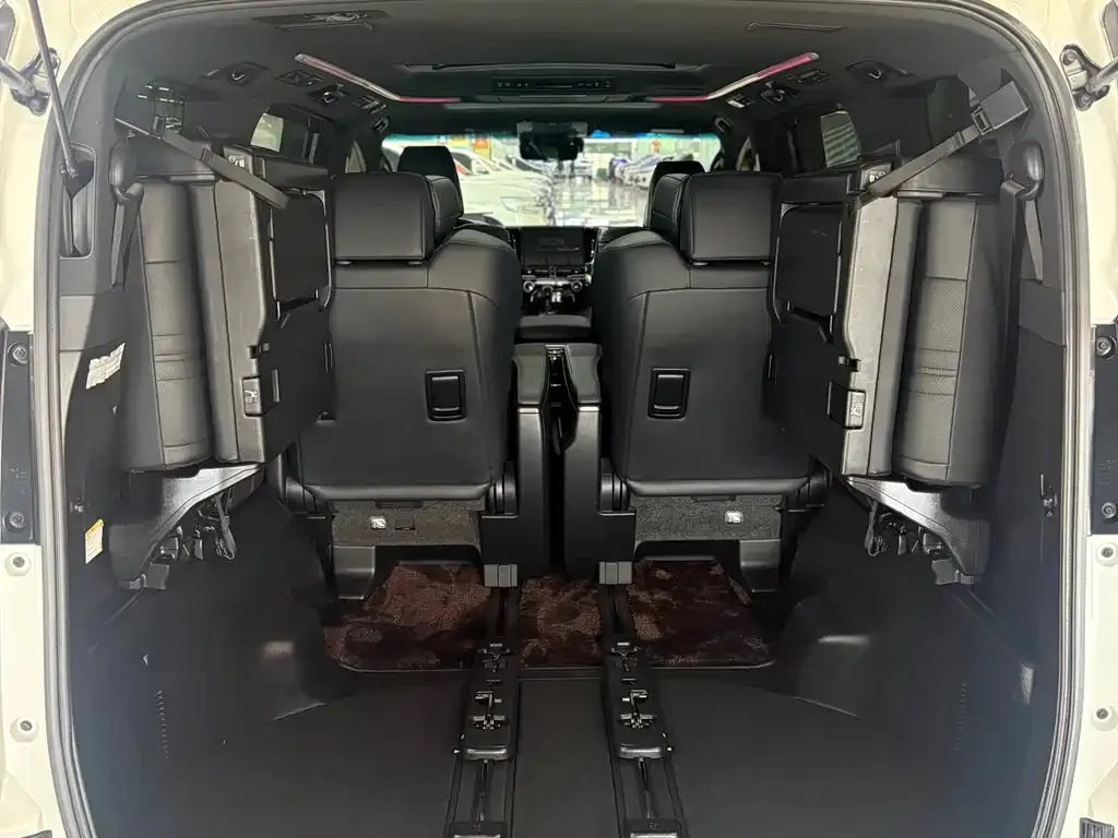 Toyota Alphard — фото 8