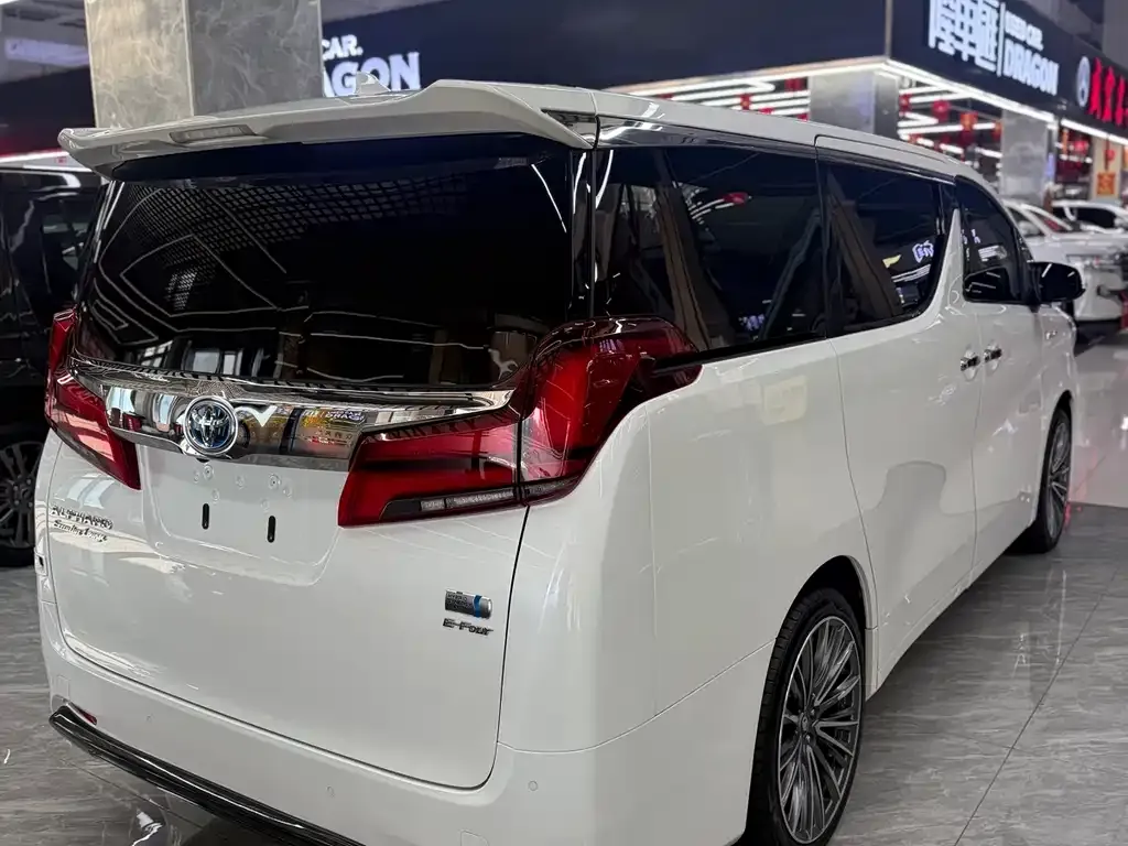 Toyota Alphard — фото 9