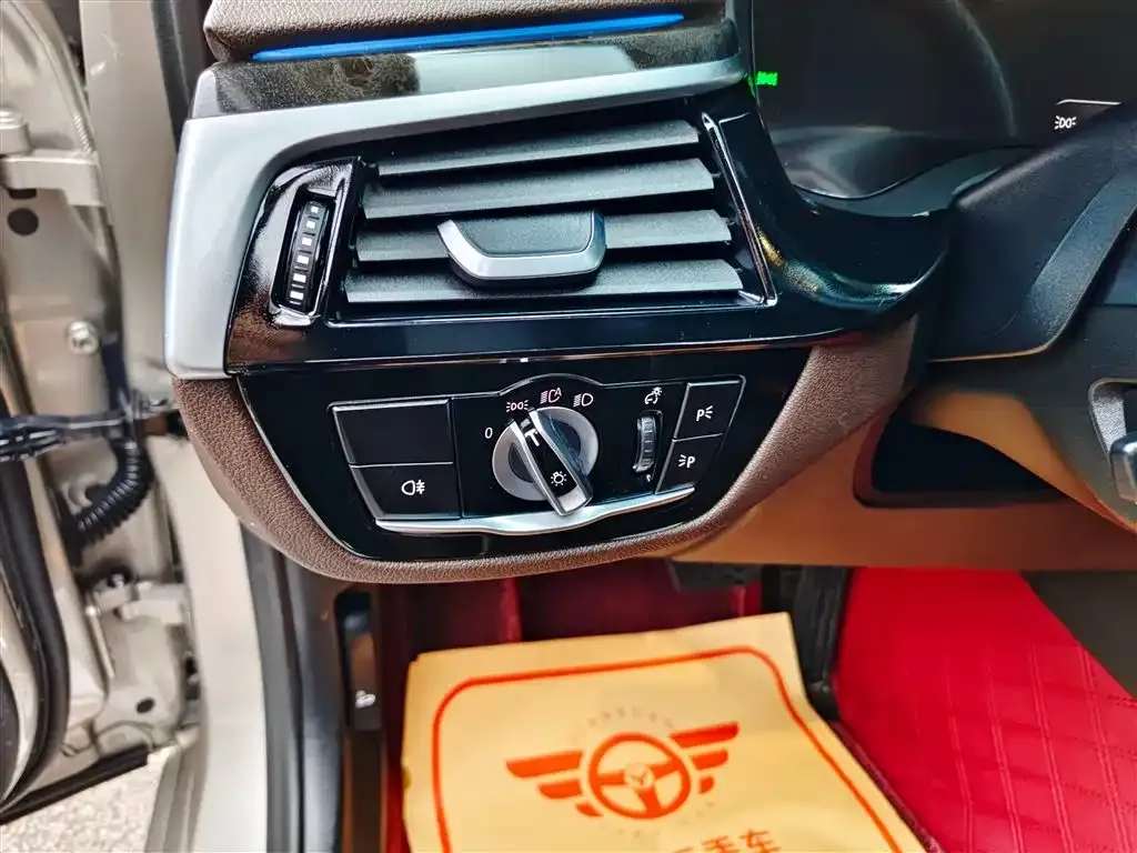 BMW 5 Series New Energy — фото 8