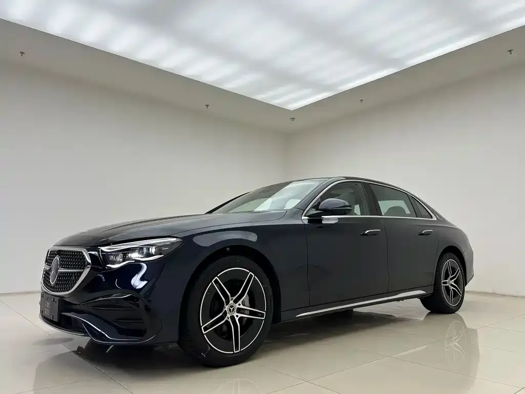 Mercedes-Benz E-Class — фото 1