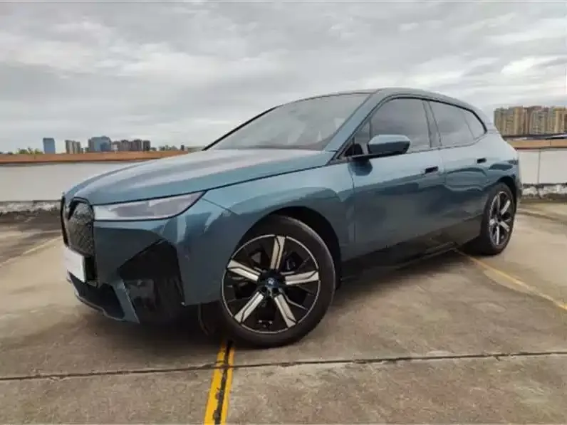 BMW iX — фото 1