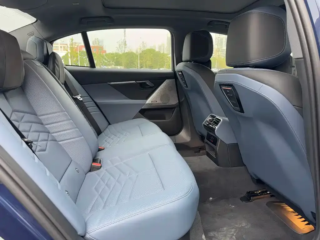 BMW i5 — фото 10