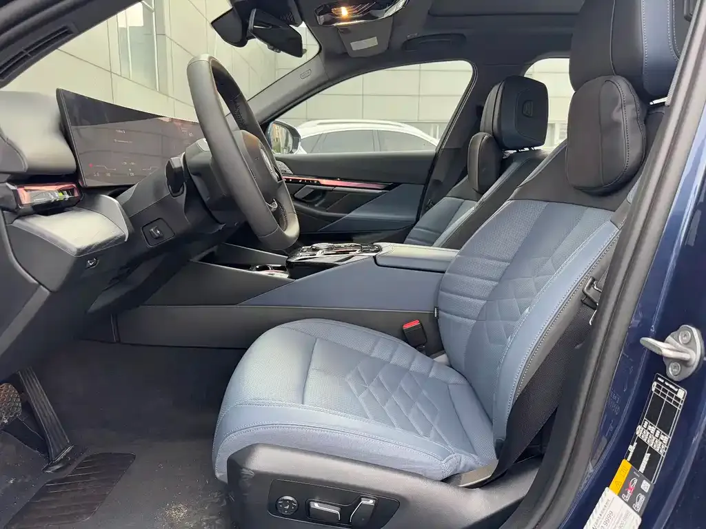BMW i5 — фото 8