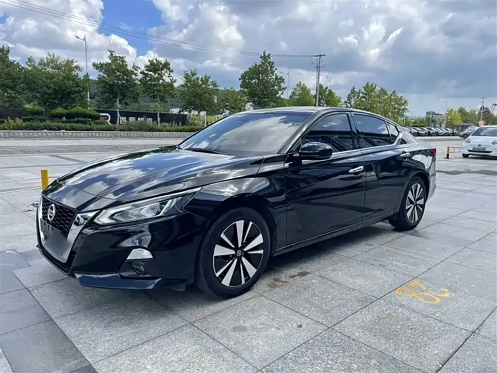 Nissan Teana — фото 1