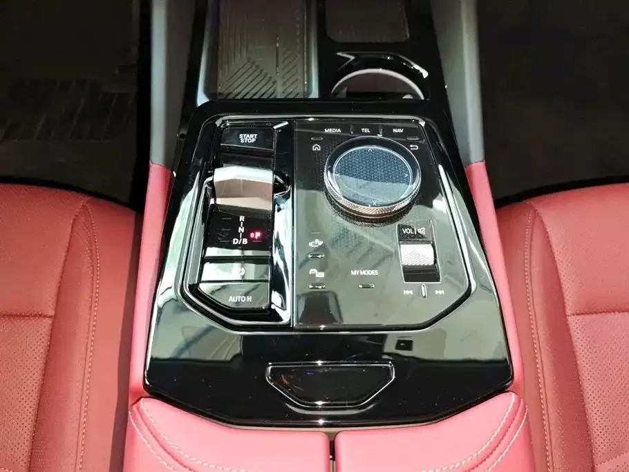 BMW i5 — фото 10