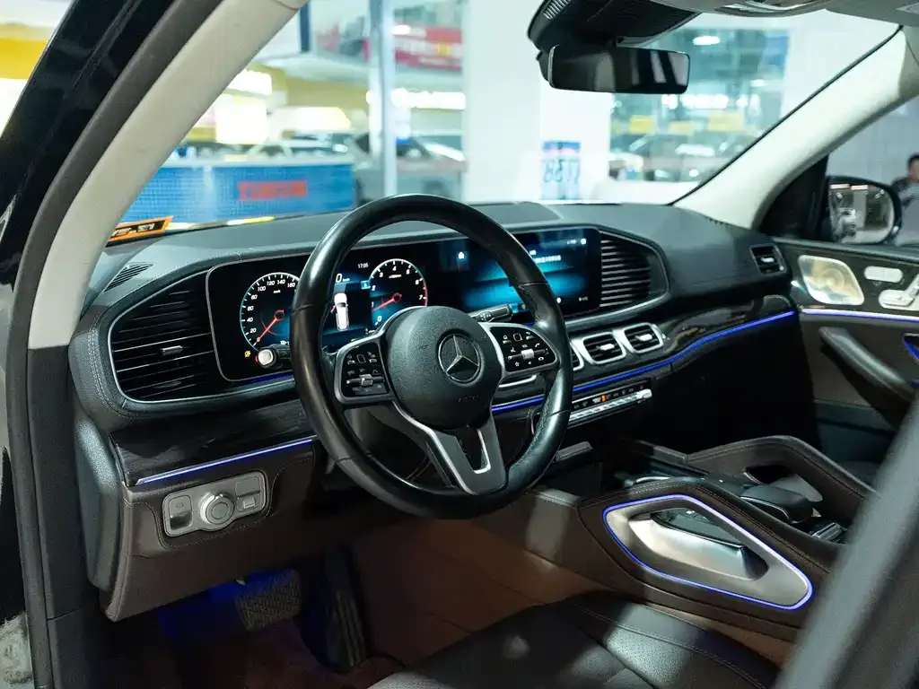 Mercedes-Benz GLS — фото 9