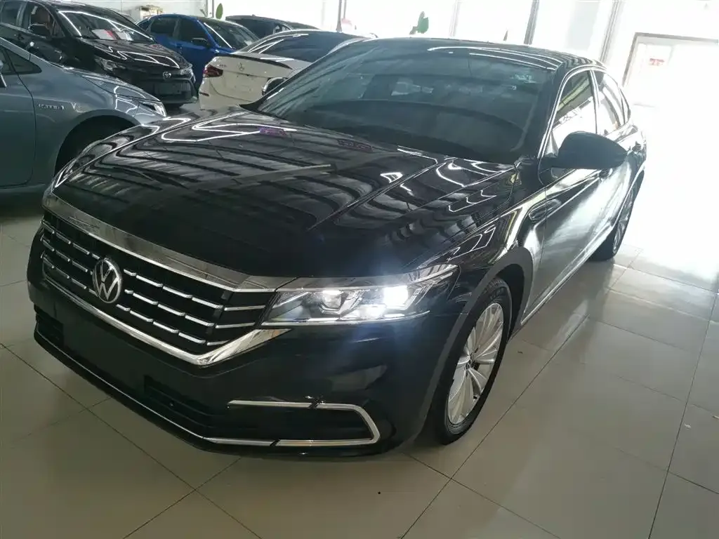Volkswagen Passat — фото 1