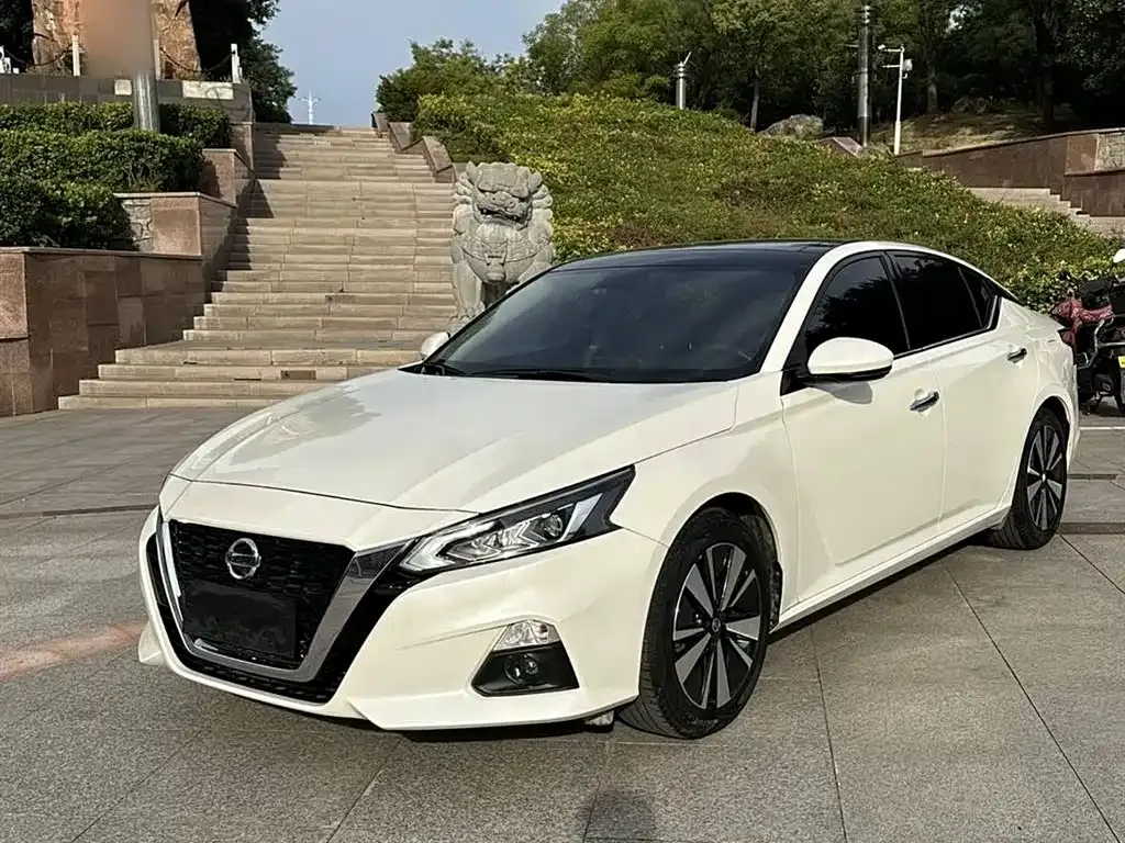 Nissan Teana — фото 1