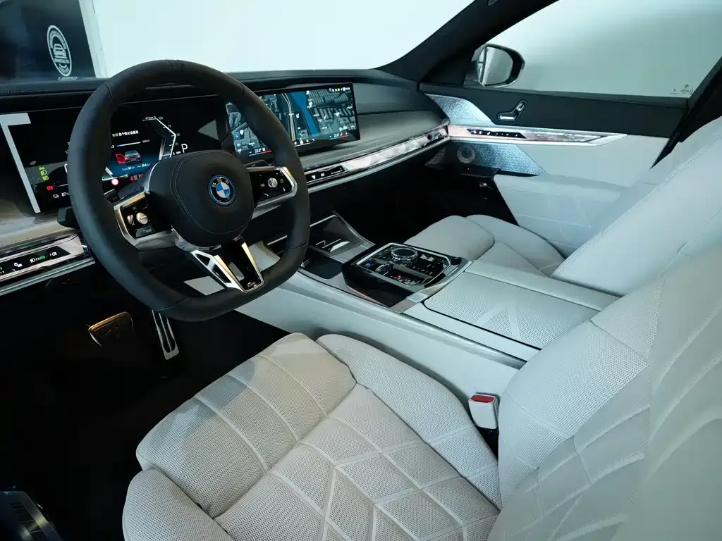 BMW i7 — фото 7
