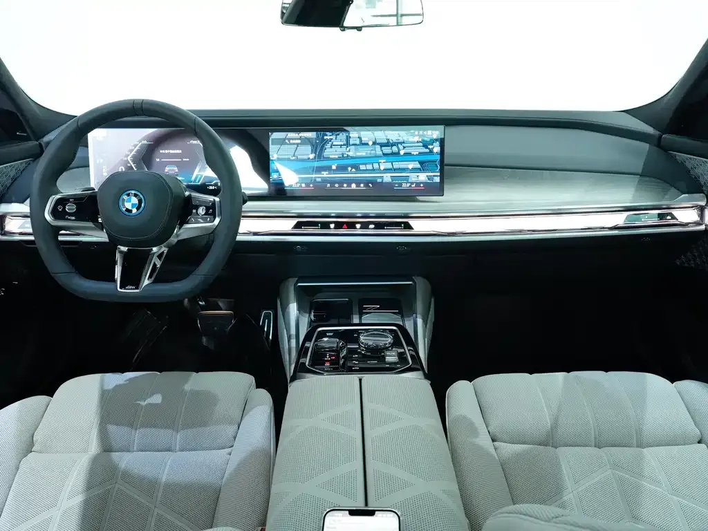 BMW i7 — фото 8