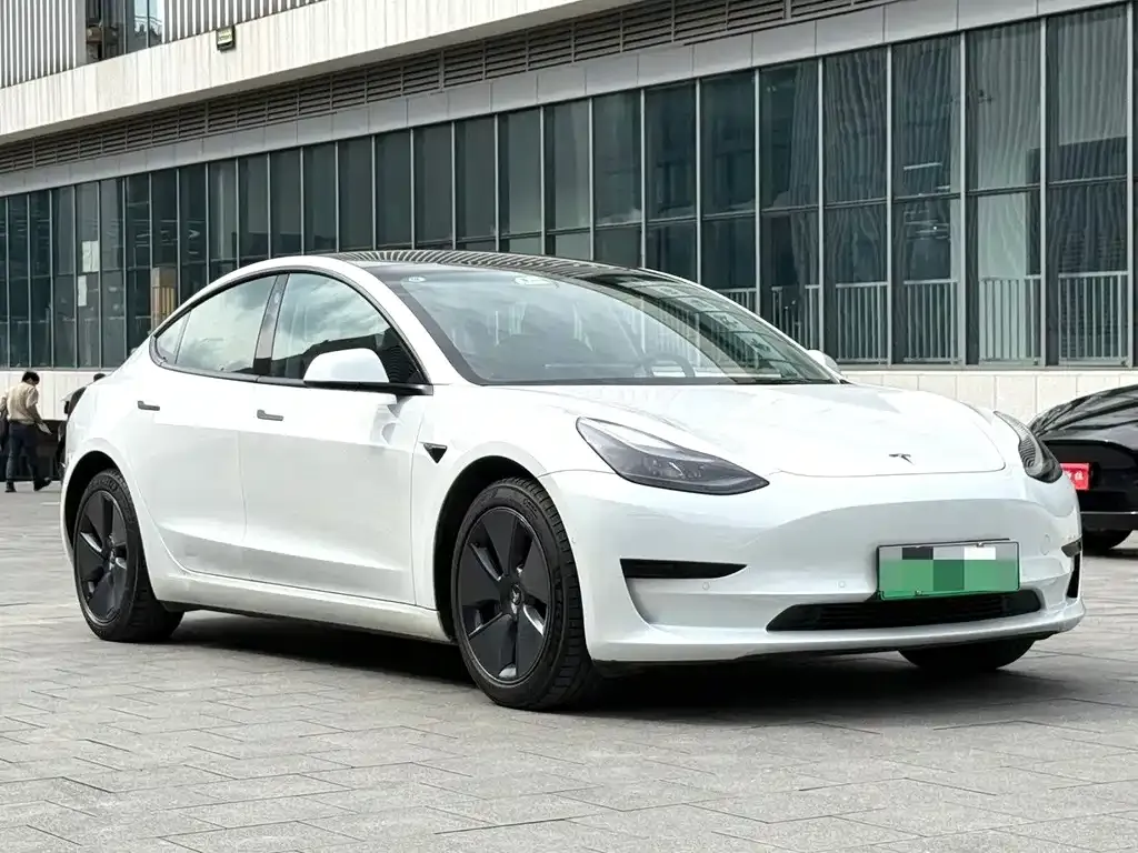 Tesla Model 3 — фото 3