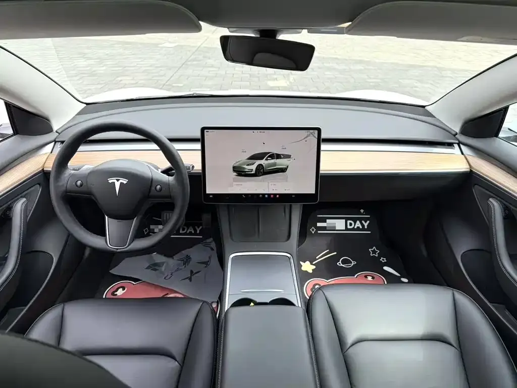 Tesla Model 3 — фото 4