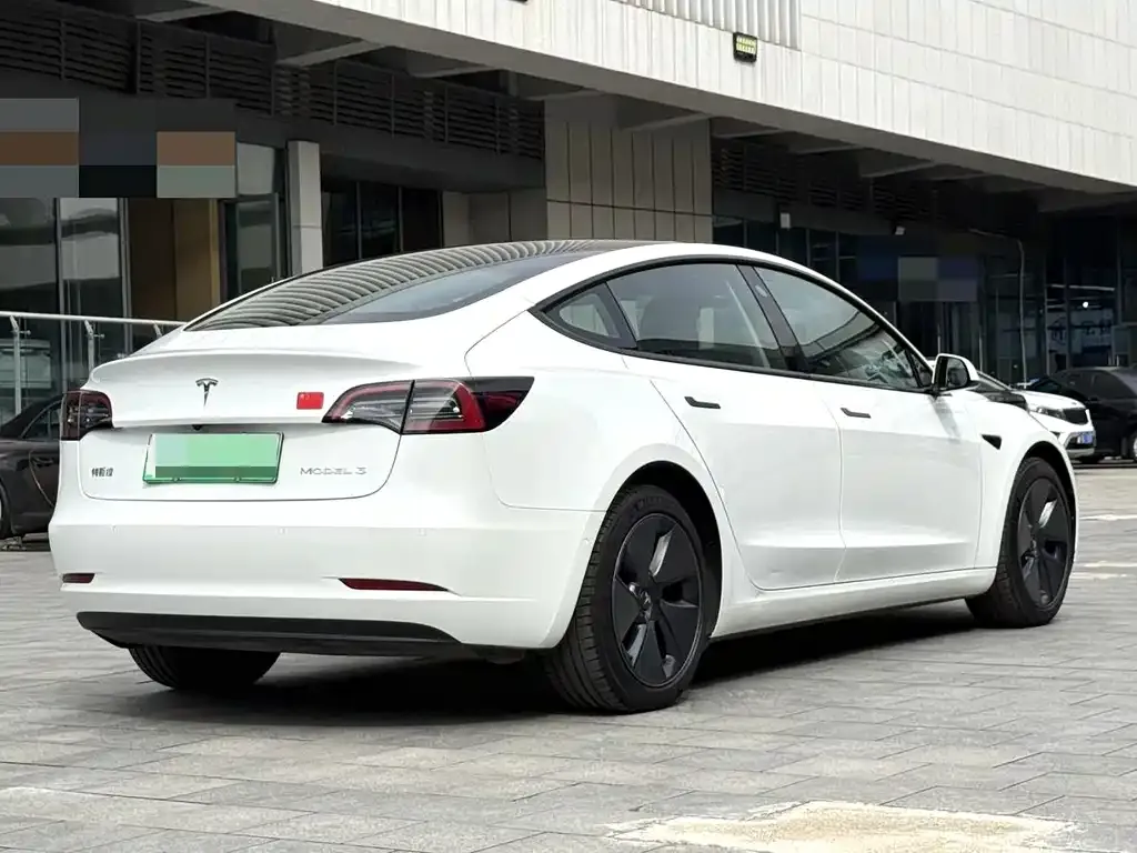 Tesla Model 3 — фото 8