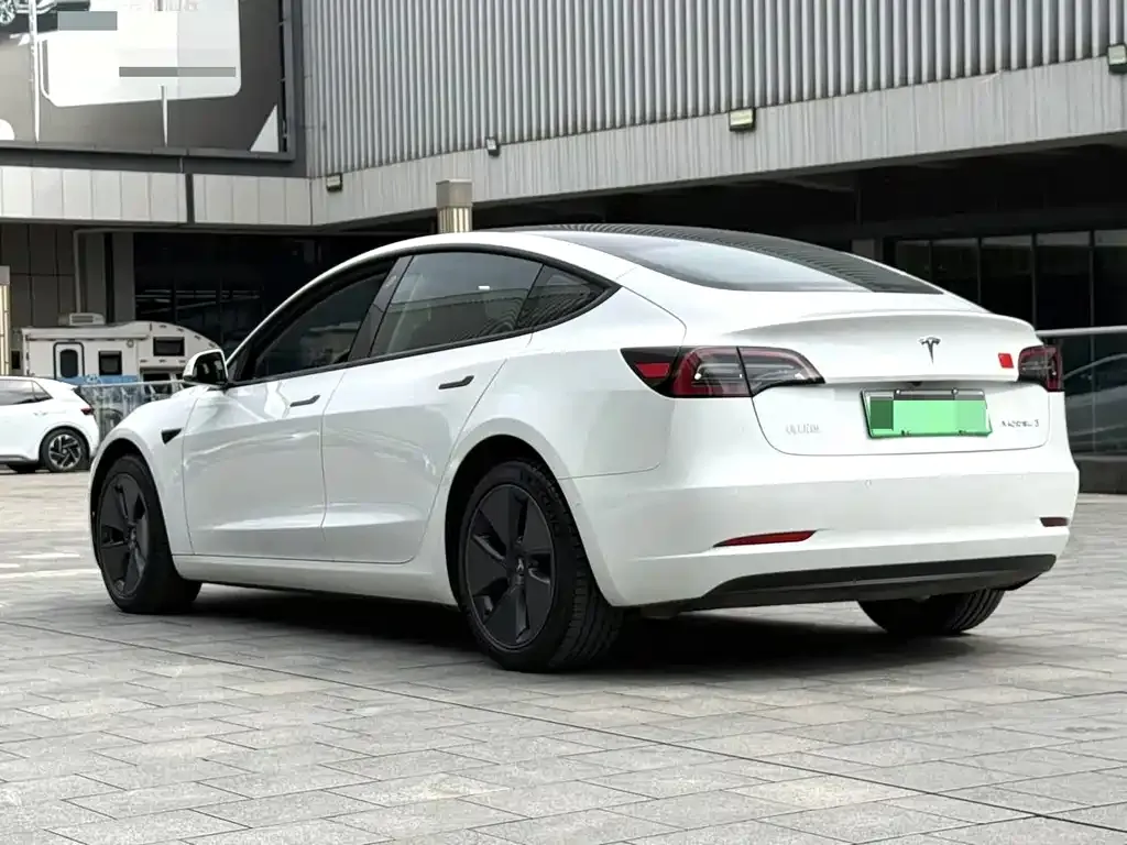 Tesla Model 3 — фото 9