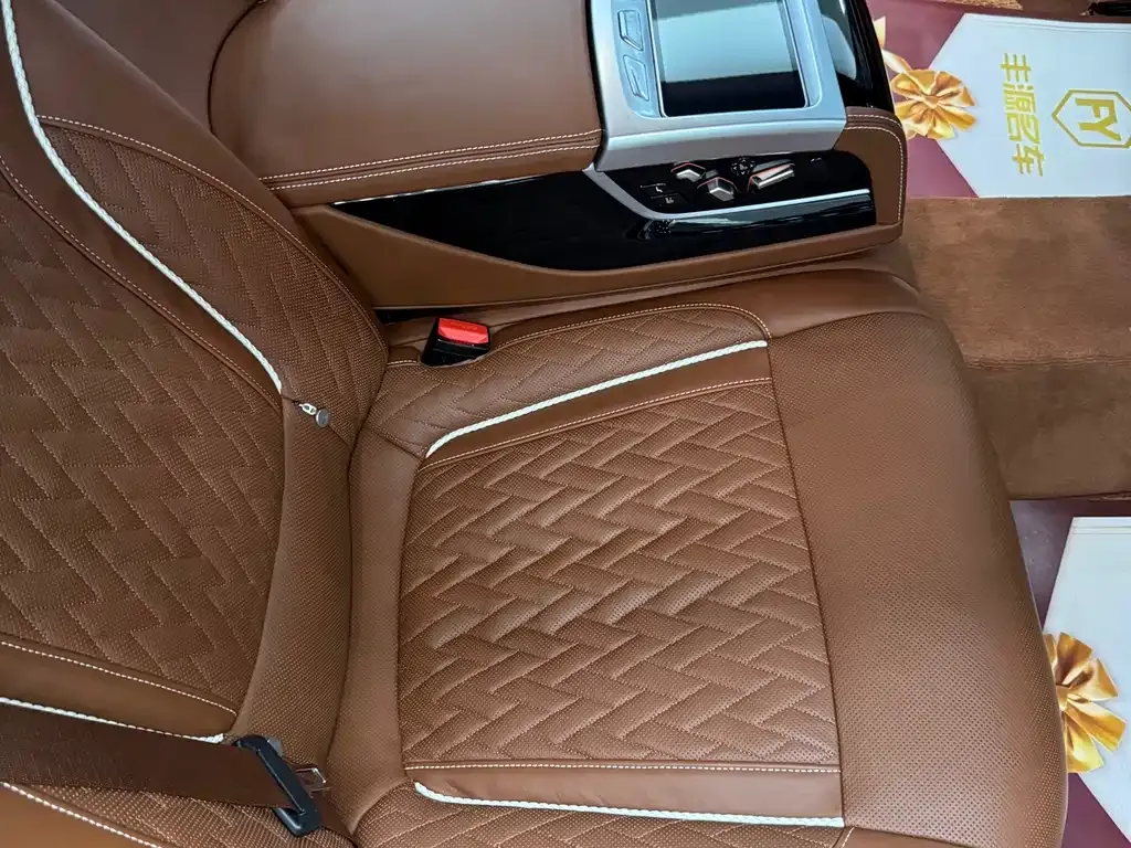 BMW 7 Series — фото 10