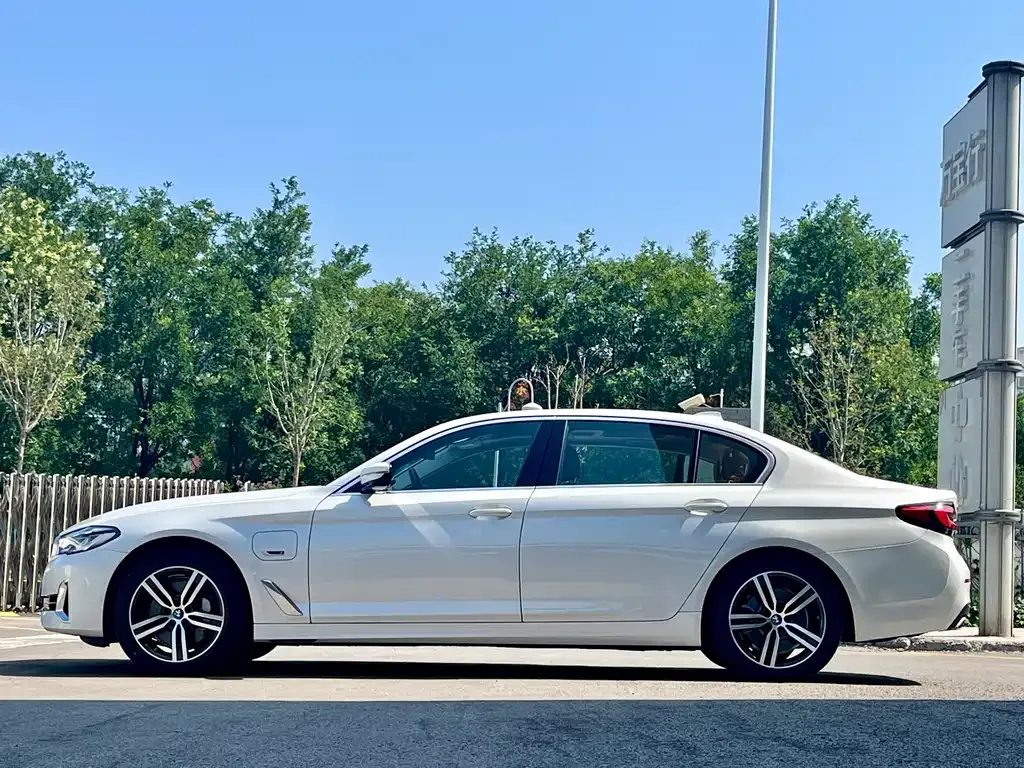 BMW 5 Series New Energy — фото 2