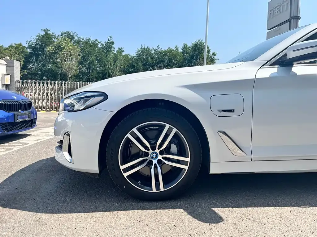 BMW 5 Series New Energy — фото 7
