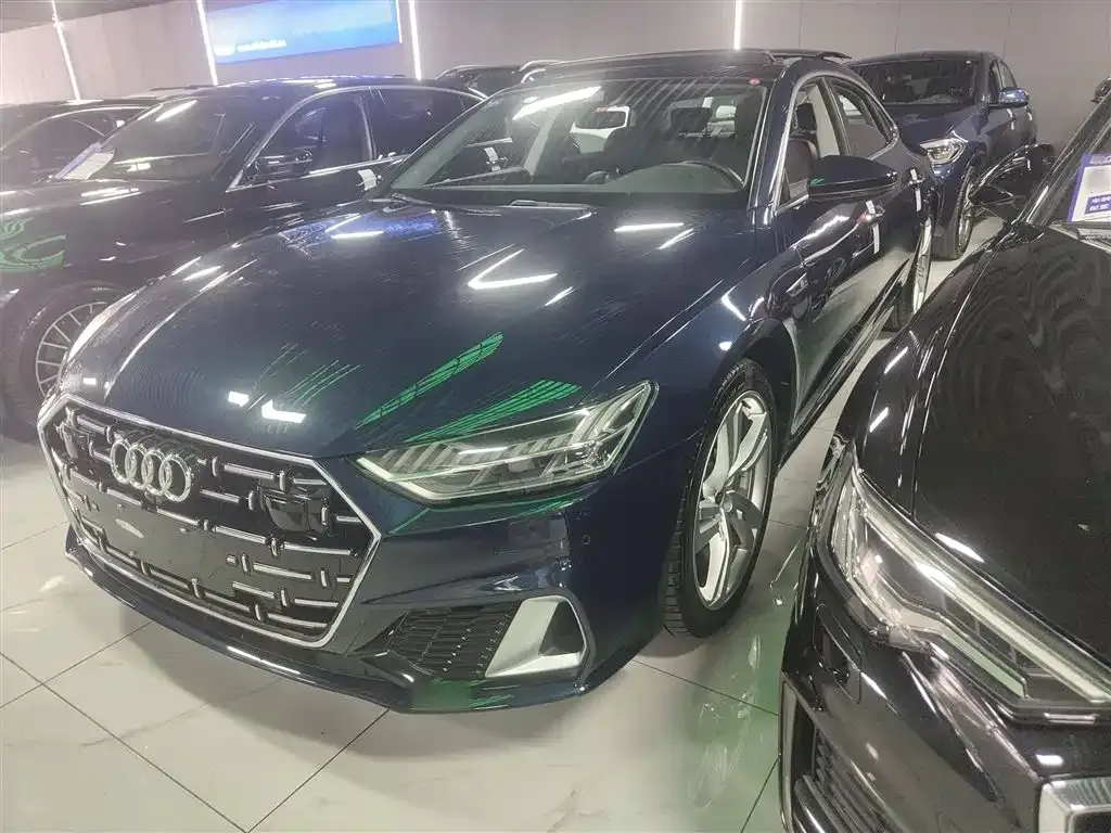 Audi A7L — фото 1