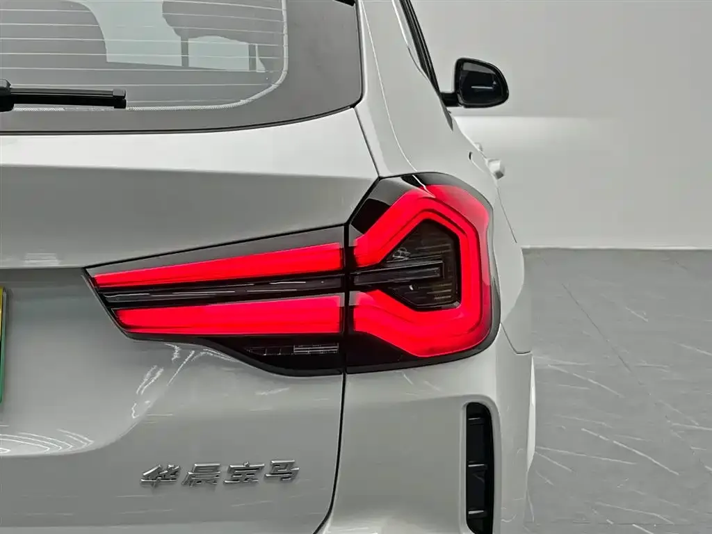 BMW iX3 — фото 10